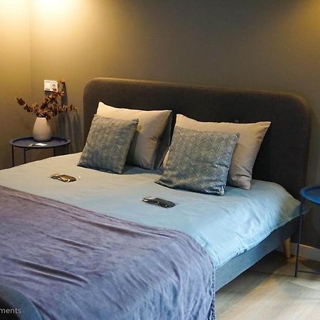 Apart-Hotel Kostjukowski Apartments Nizhynska 17 Lviv Buitenkant foto