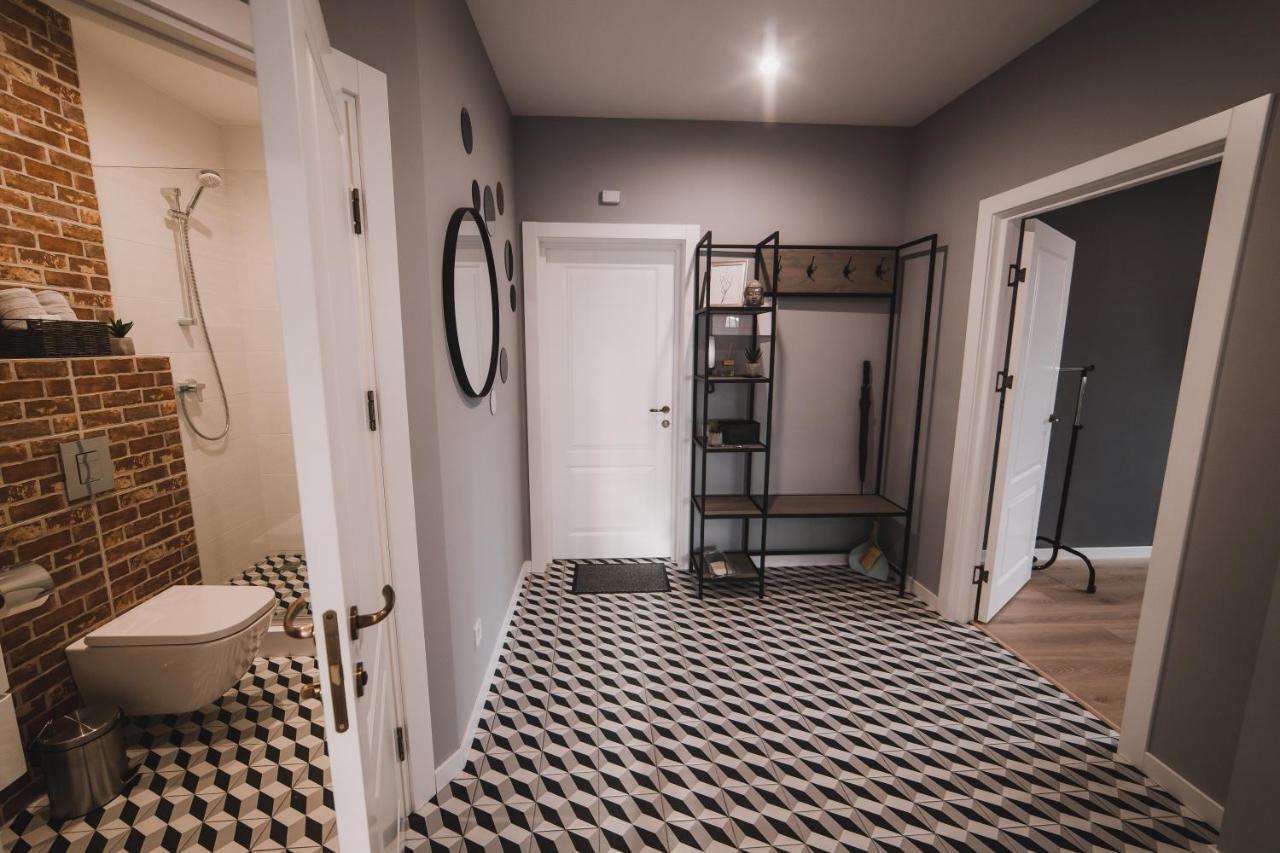 Apart-Hotel Kostjukowski Apartments Nizhynska 17 Lviv Buitenkant foto