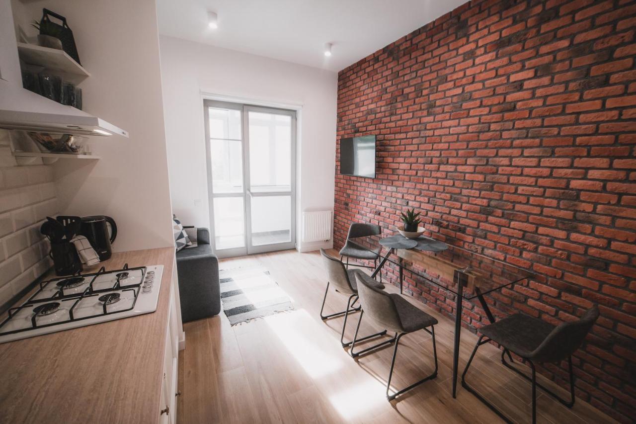 Apart-Hotel Kostjukowski Apartments Nizhynska 17 Lviv Buitenkant foto