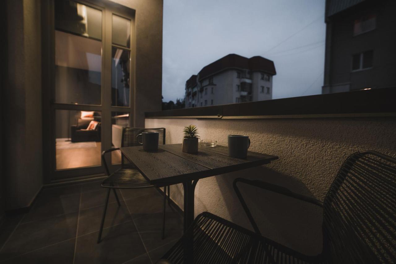 Apart-Hotel Kostjukowski Apartments Nizhynska 17 Lviv Buitenkant foto
