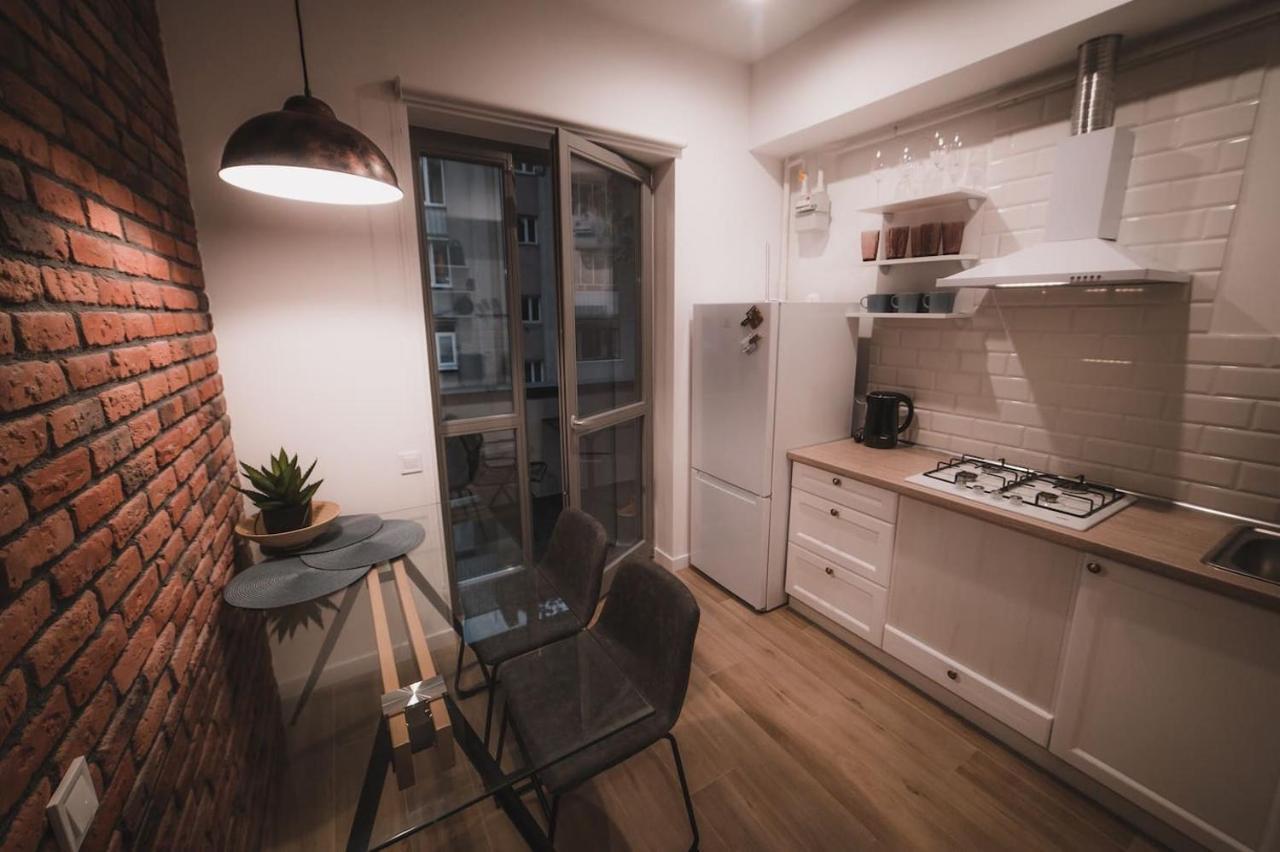 Apart-Hotel Kostjukowski Apartments Nizhynska 17 Lviv Buitenkant foto