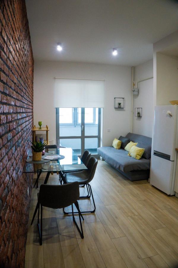 Apart-Hotel Kostjukowski Apartments Nizhynska 17 Lviv Buitenkant foto
