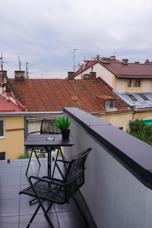 Apart-Hotel Kostjukowski Apartments Nizhynska 17 Lviv Buitenkant foto