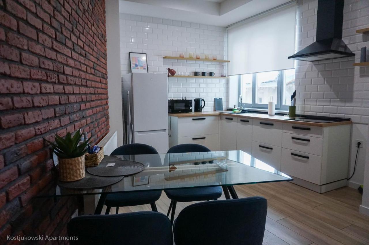 Apart-Hotel Kostjukowski Apartments Nizhynska 17 Lviv Buitenkant foto