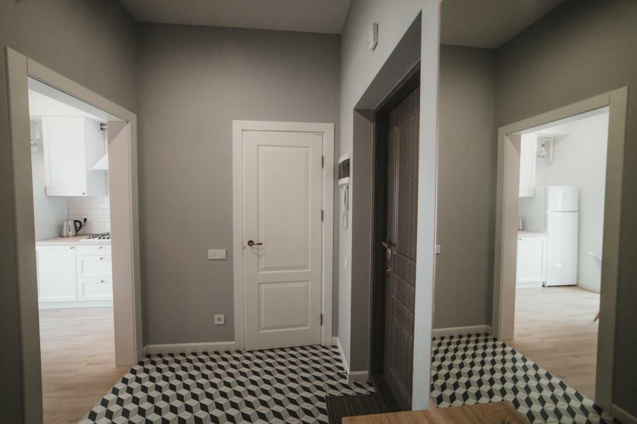 Apart-Hotel Kostjukowski Apartments Nizhynska 17 Lviv Buitenkant foto