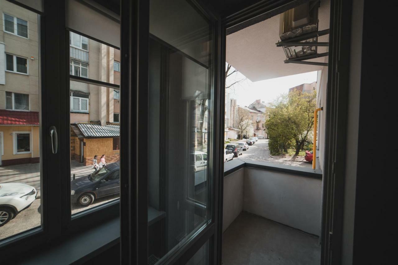 Apart-Hotel Kostjukowski Apartments Nizhynska 17 Lviv Buitenkant foto